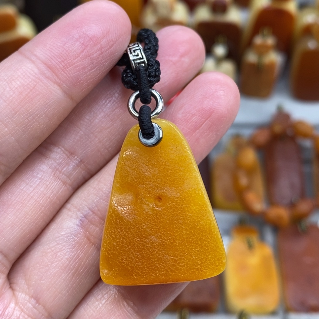 蜜蜡未镶嵌珠宝奇石