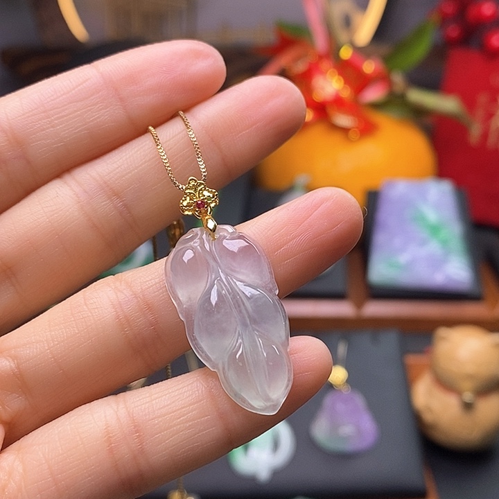 翡翠颈饰未镶嵌叶子