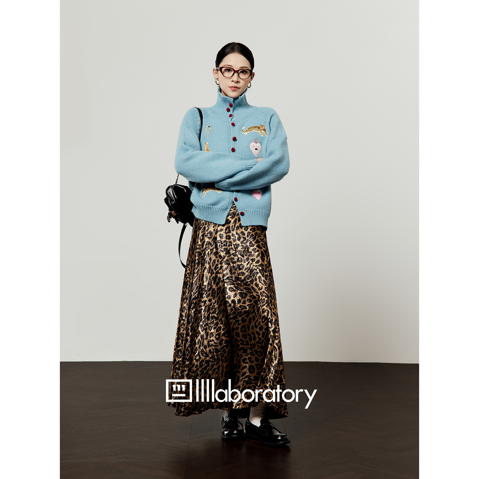 《豹甜时刻》浅蓝色毛衣女2025秋季新款豹与心刺绣立领针织外套