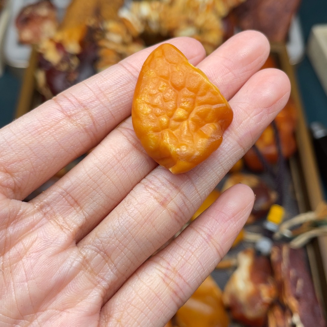 琥珀未镶嵌珠宝奇石