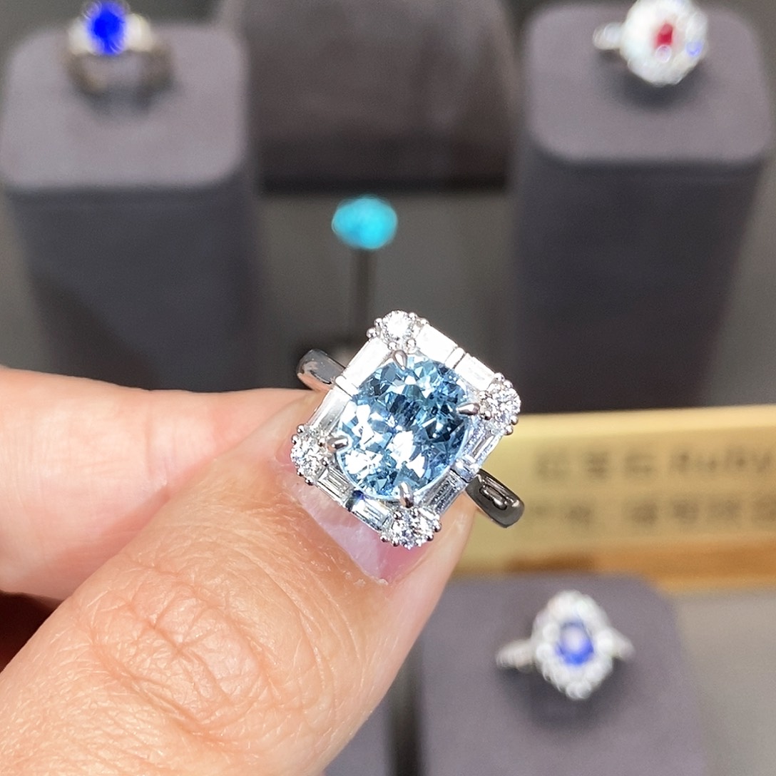 海蓝宝石戒圈18K金镶嵌2.5克拉