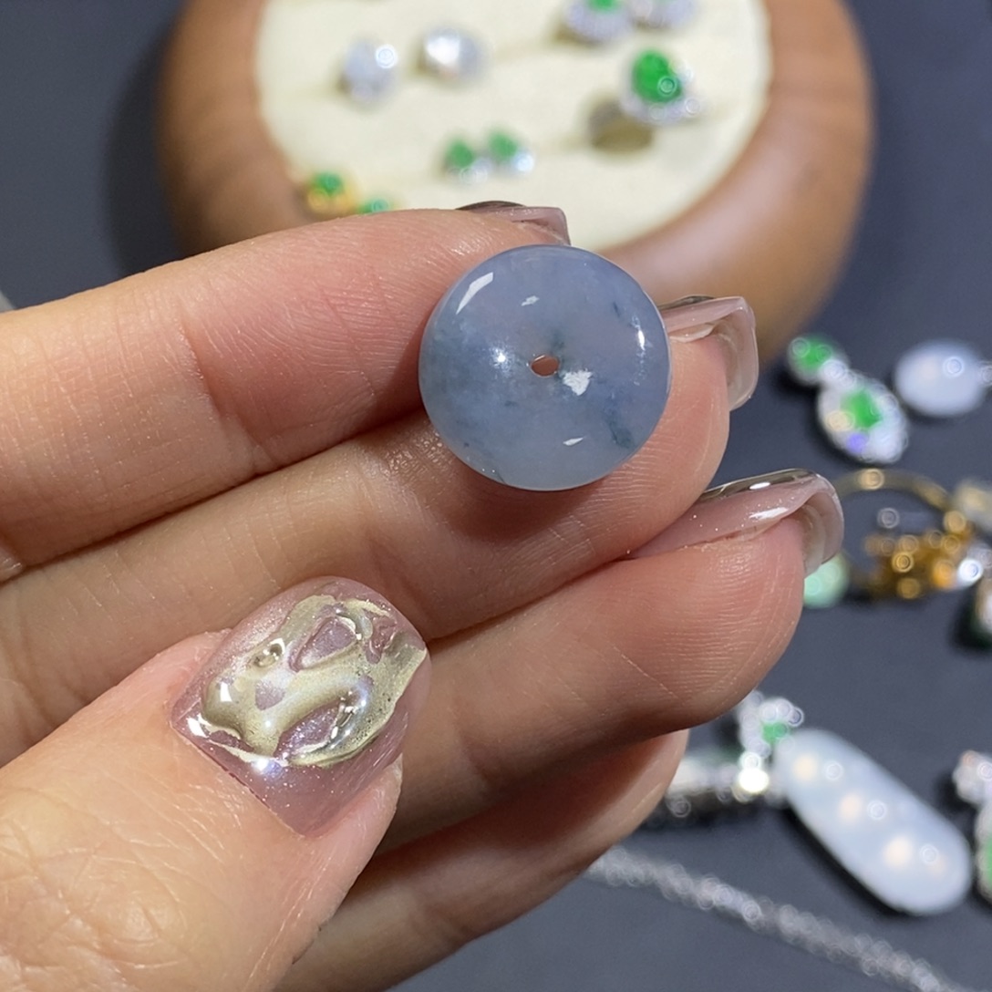 小****翡翠未镶嵌颈饰翡翠