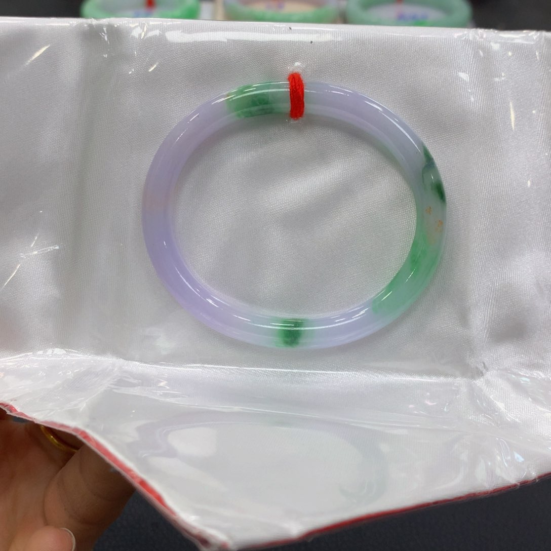 翡翠手镯未镶嵌翡翠