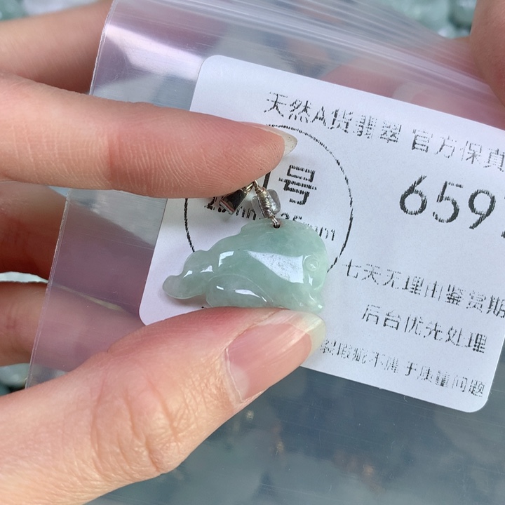 翡翠颈饰未镶嵌翡翠