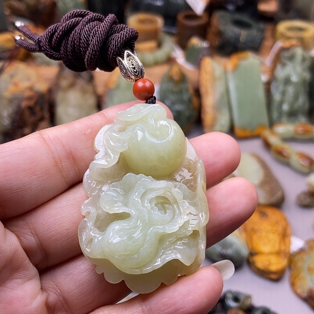 岫岩老玉（透闪石质玉）未镶嵌珠宝奇石