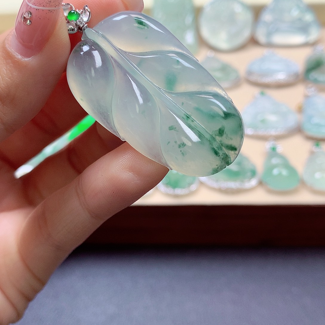 翡翠颈饰18K金镶嵌温*翡翠