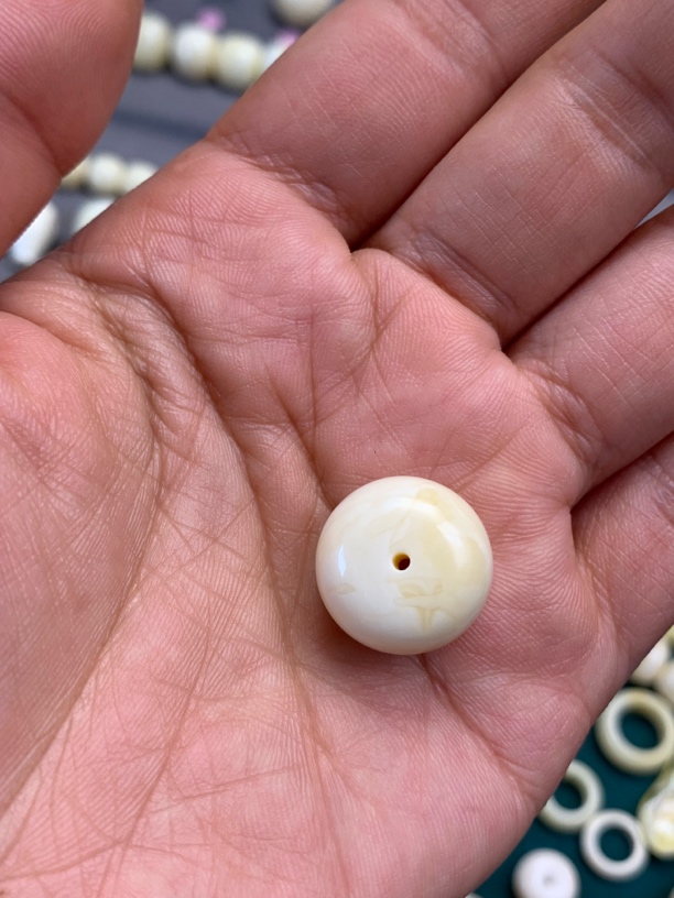 瓷白满蜜蜡妖花墩子16.1*11.6mm