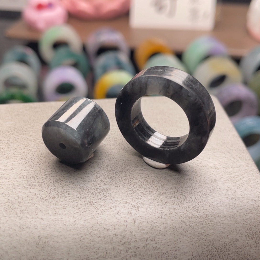 定制翡翠未镶嵌  钢琴黑（戒圈）