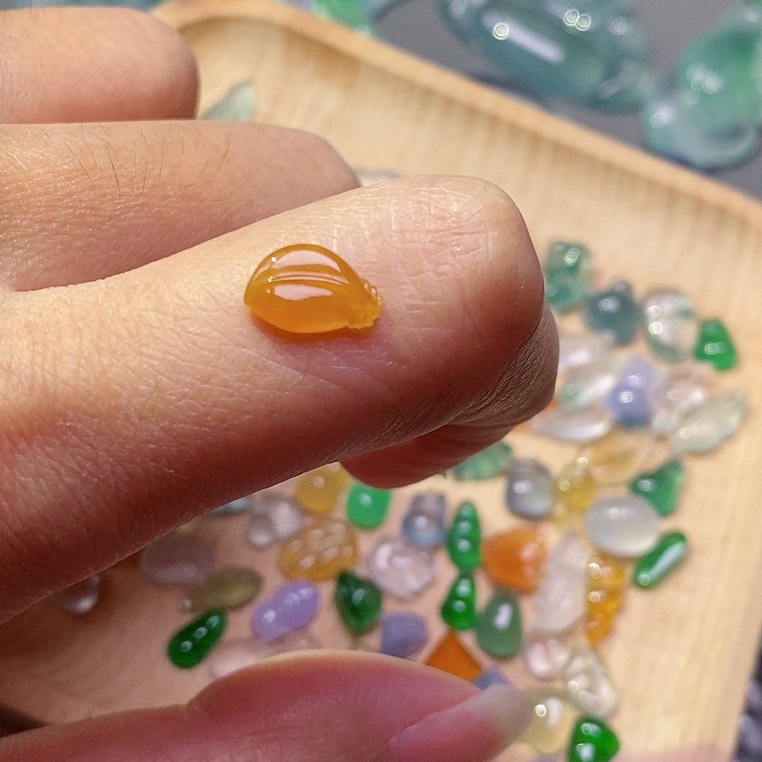 翡翠颈饰未镶嵌翡翠