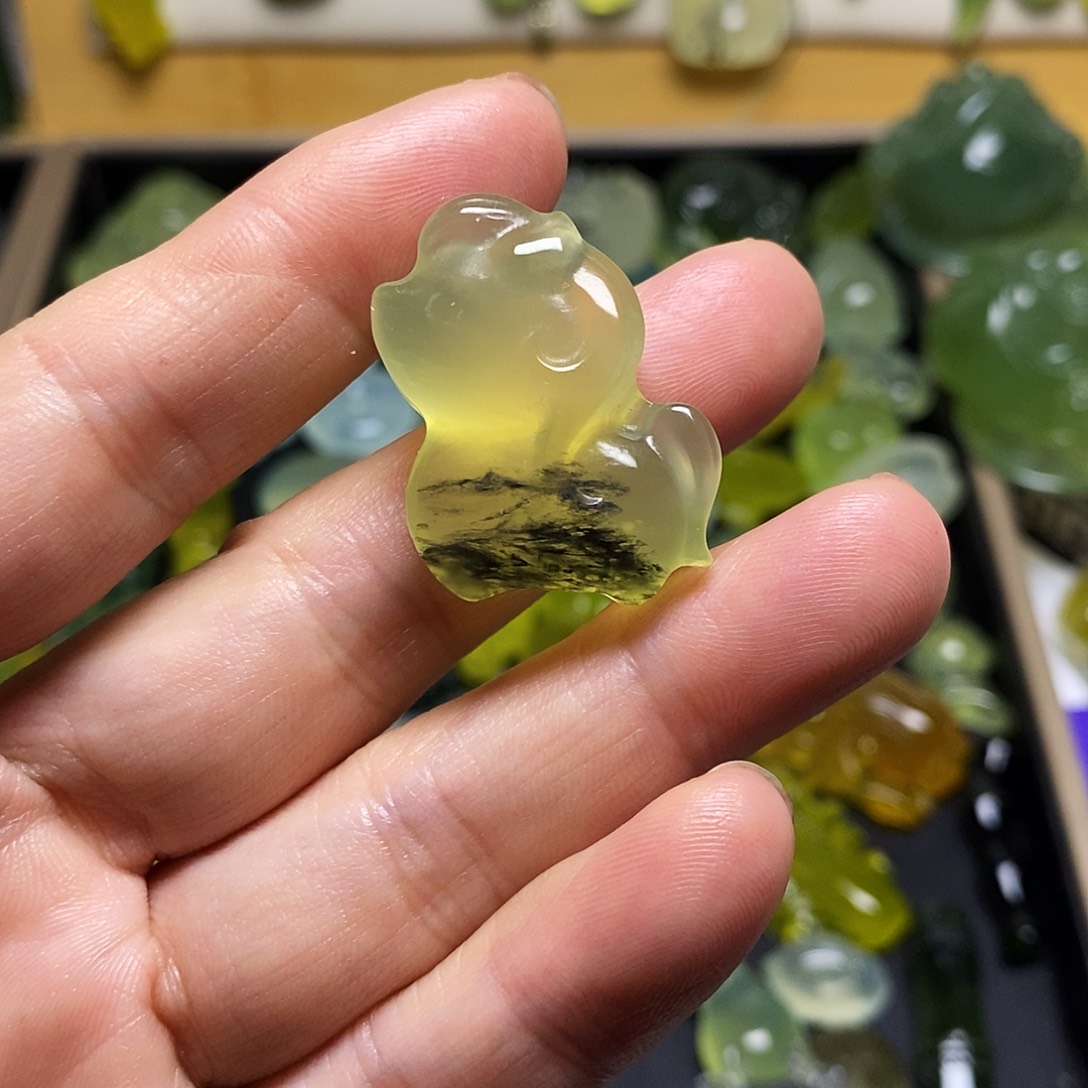 沐***榮蛇纹石玉未镶嵌颈饰