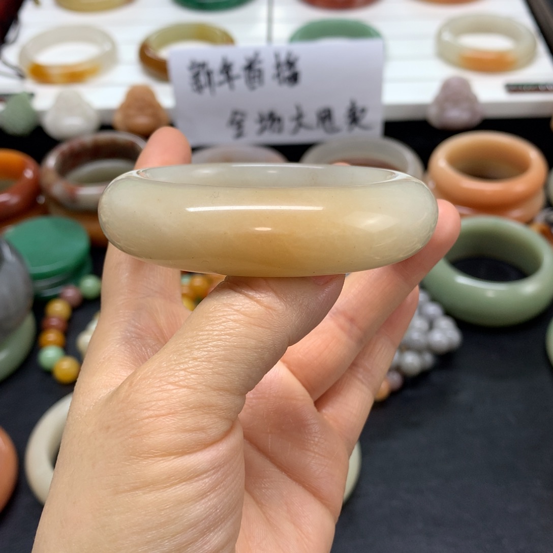 石英质玉手镯未镶嵌