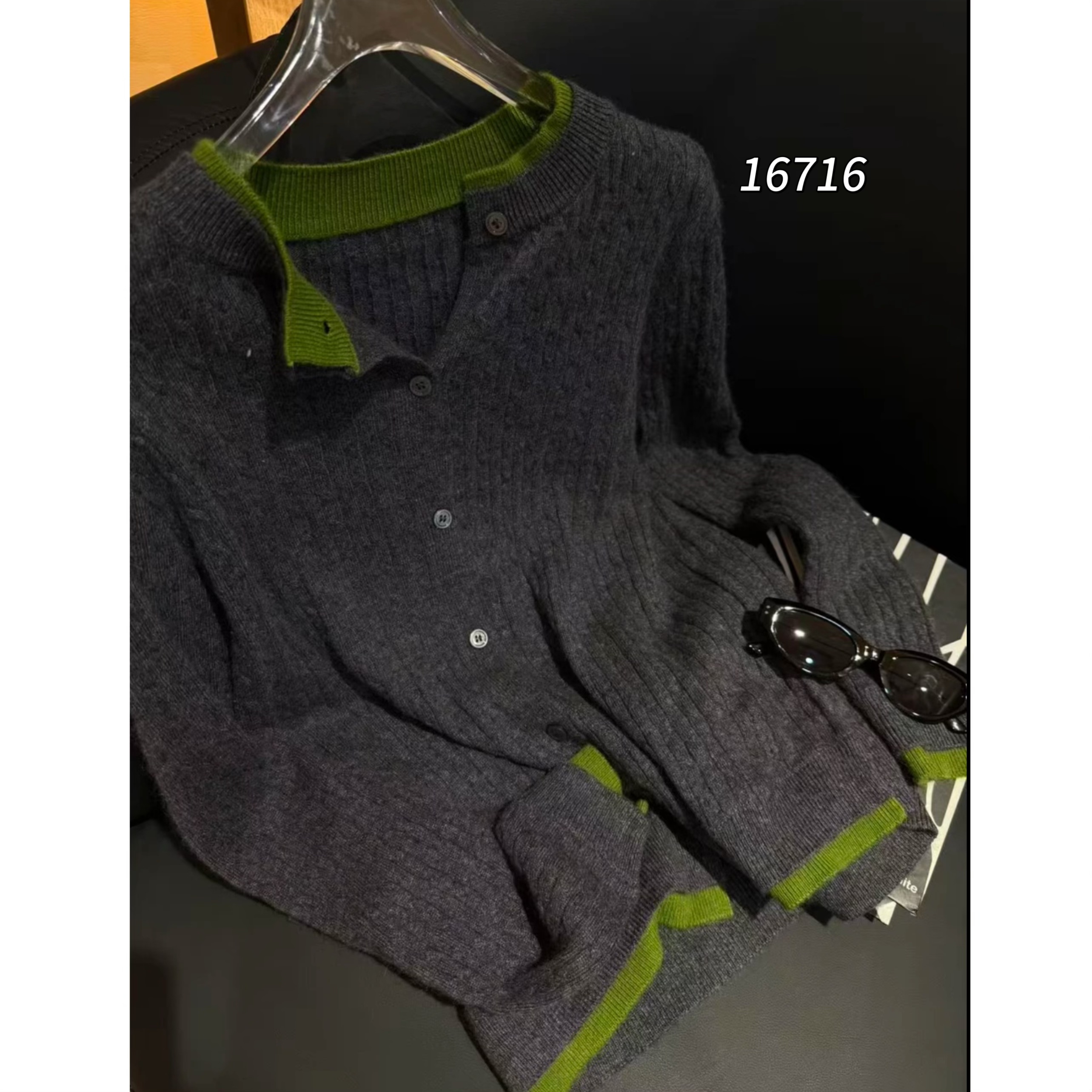 16716（部分无水洗唛，介意慎拍）WANGDAN圆领假两件针织长袖开衫