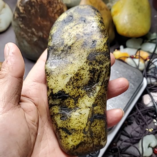 和田玉未镶嵌把件