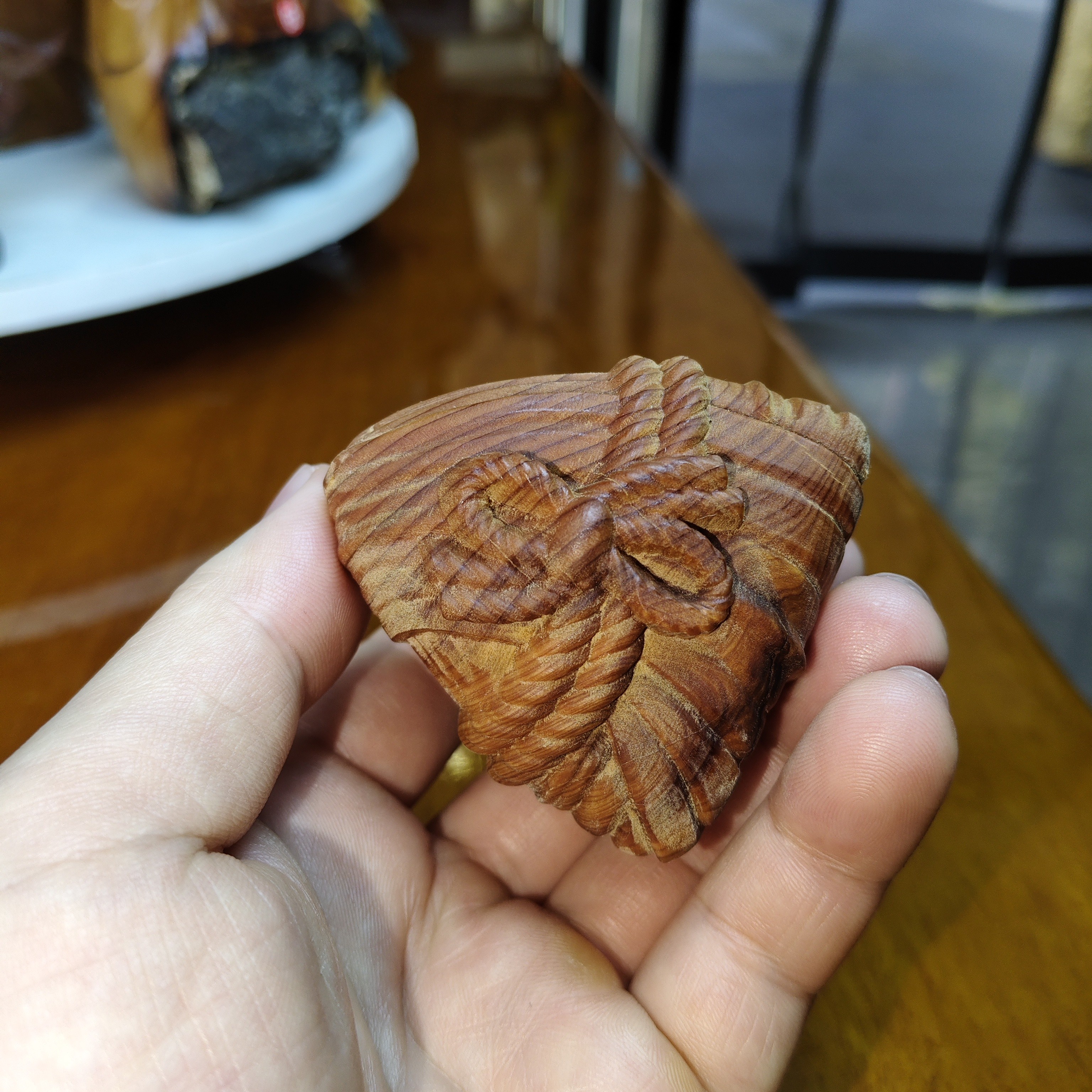 崖柏根雕粽子手把件