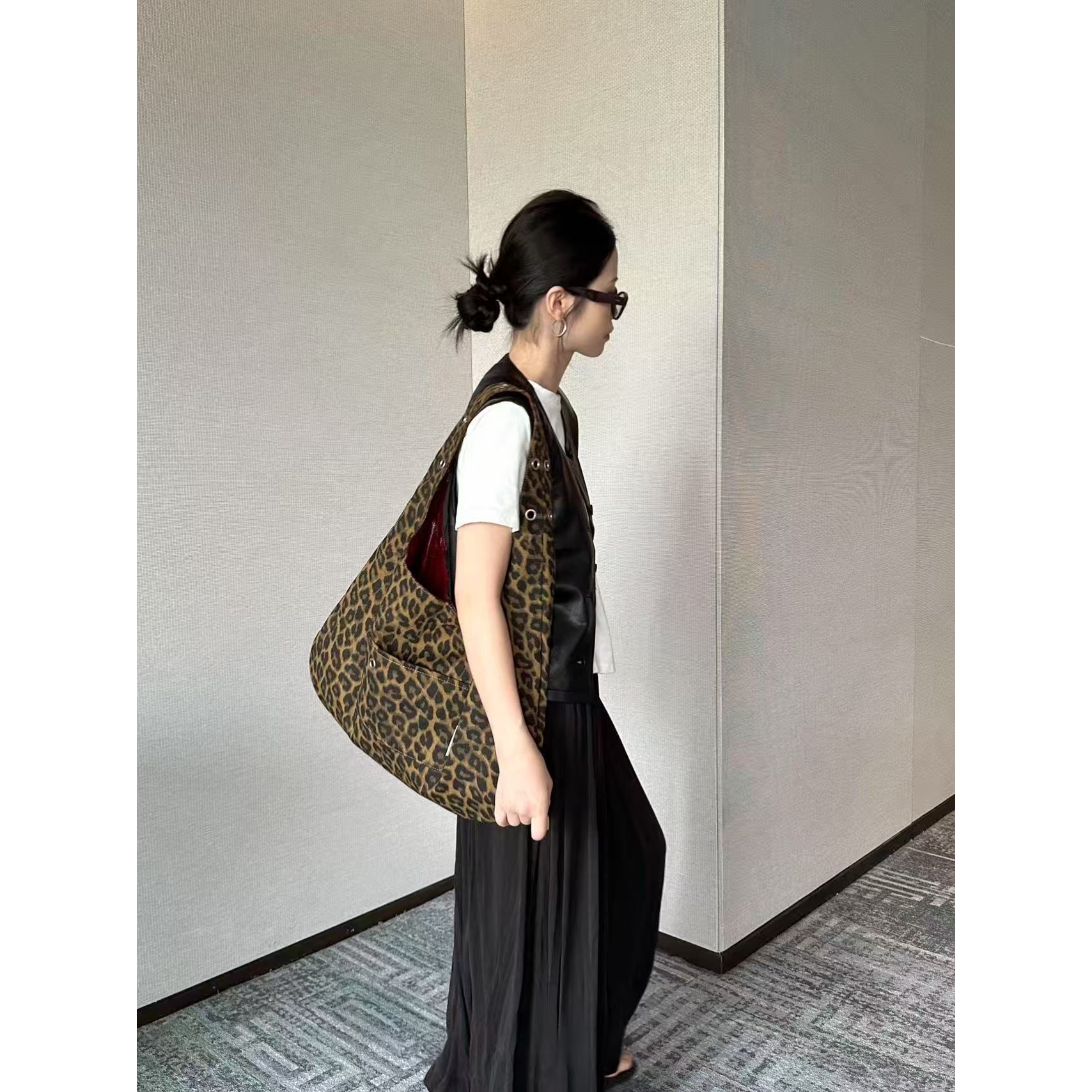 AWY（1B1068#）卖馒头一直在搭的这个豹纹包！正反两背单肩包10-21 