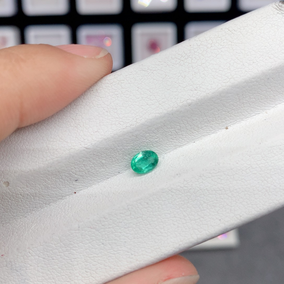 祖母绿裸石未镶嵌4*5mm