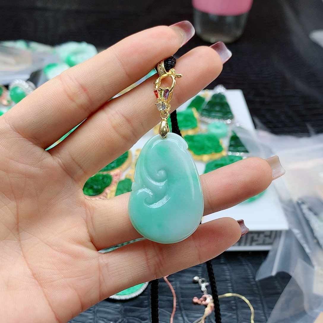 【闪购商品】翡翠吊坠(赠链)合金，