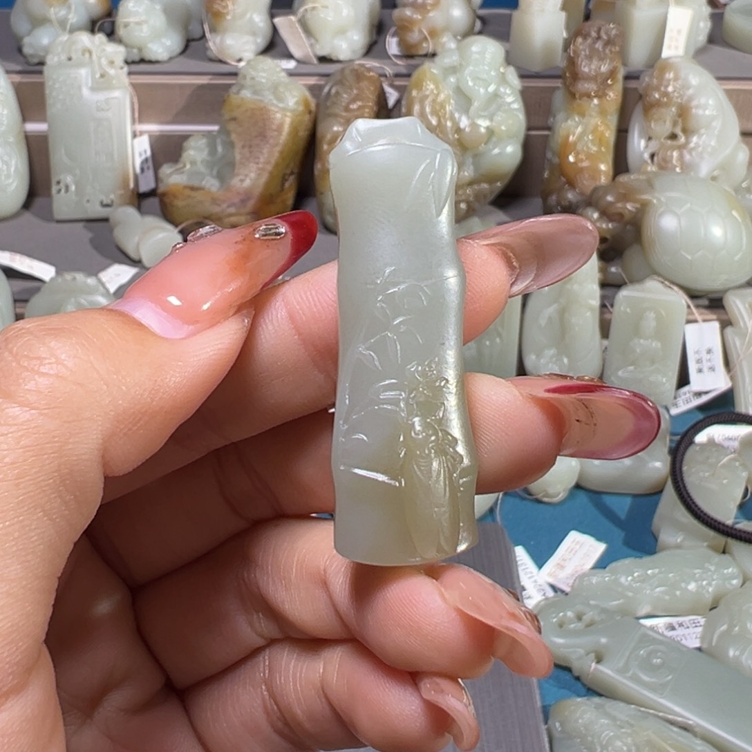 和田玉（糖玉）未镶嵌颈饰