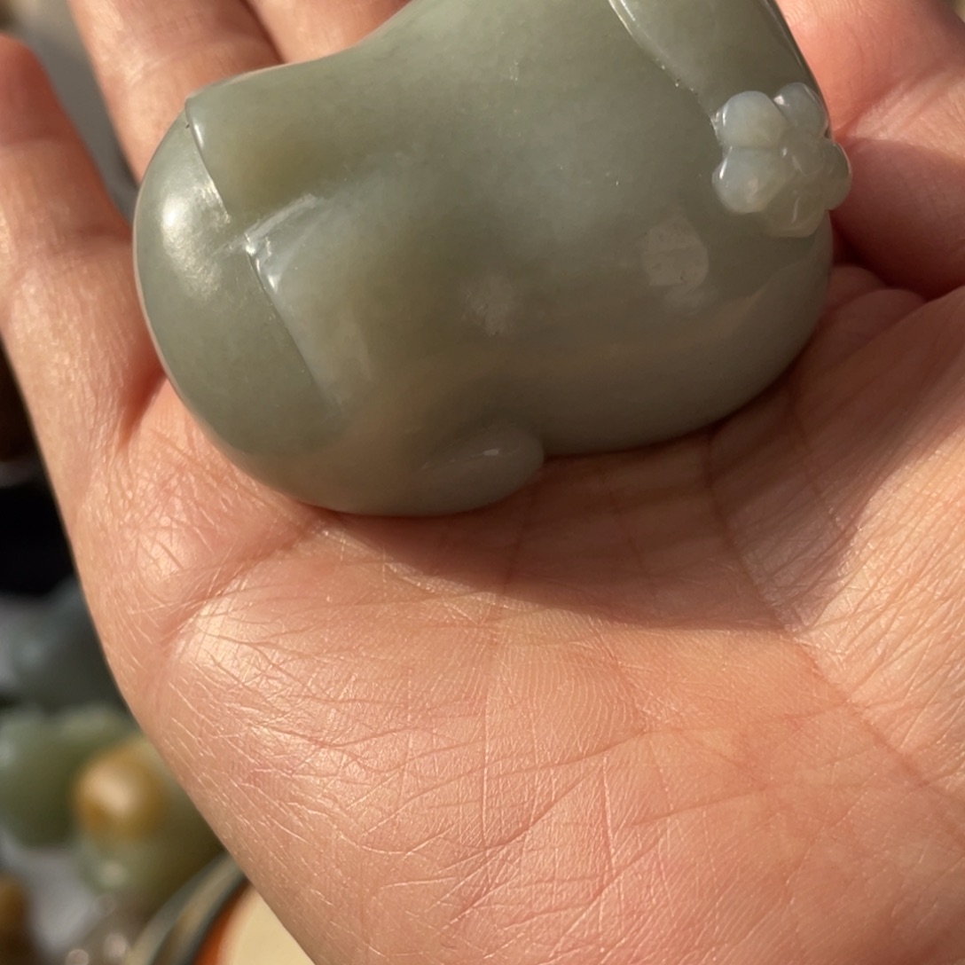 和田玉未镶嵌把件猪咪