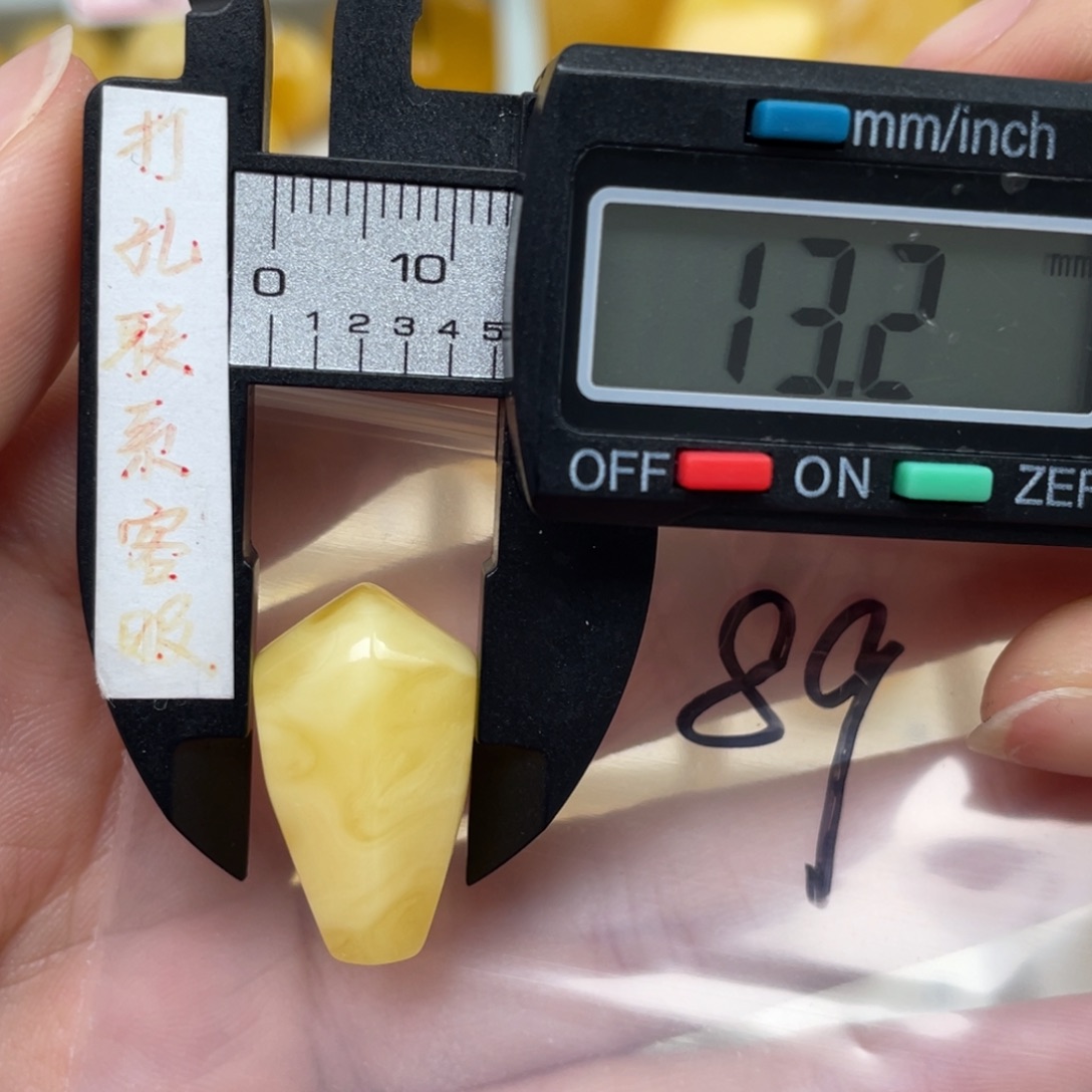 蜜蜡裸石未镶嵌蜜蜡鲨鱼背三通