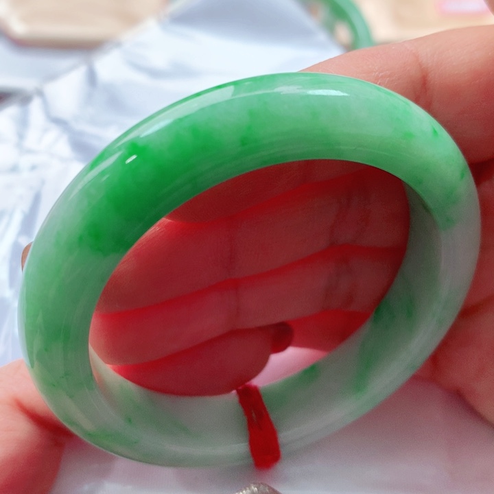 翡翠手镯未镶嵌1622。