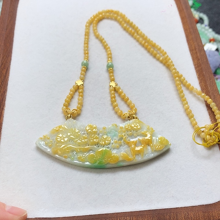 翡翠颈饰未镶嵌吊坠