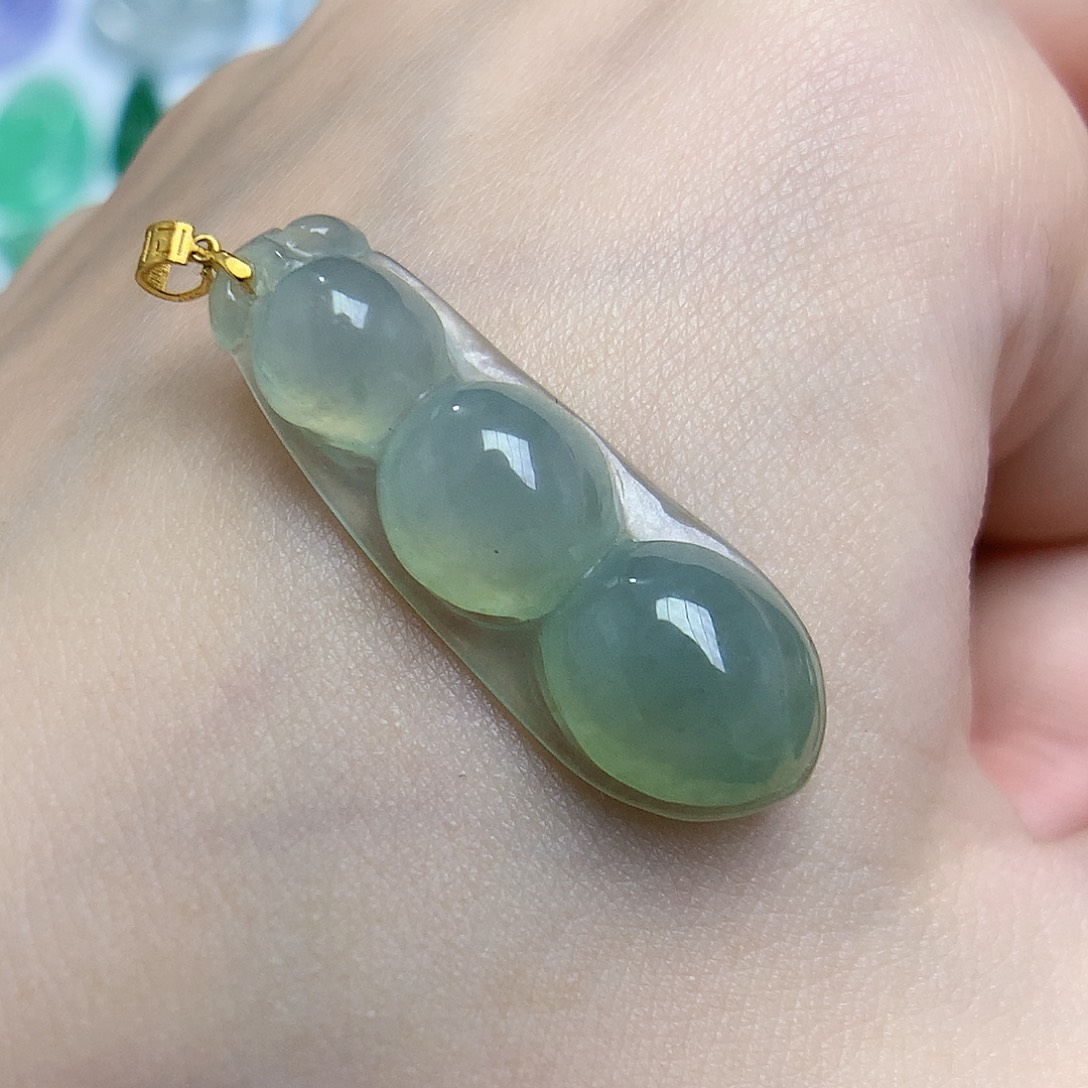 翡翠18K金镶嵌颈饰888888888888