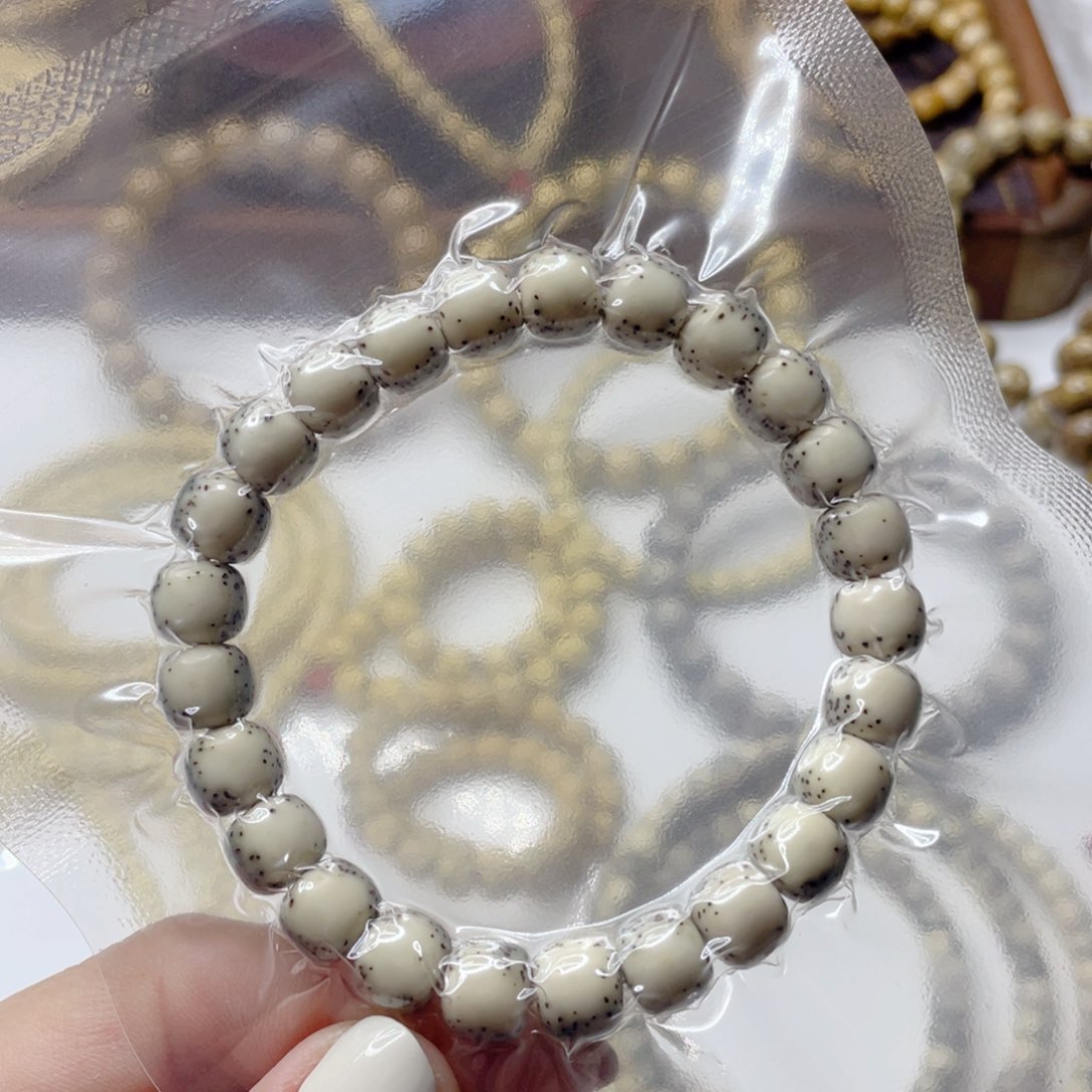 星月菩提手串石玉料绿包白河豚小细星卡9