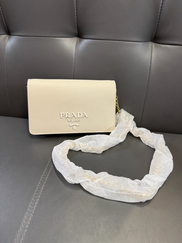 未使用 Prada/普拉达 普拉达白金款链条斜挎包