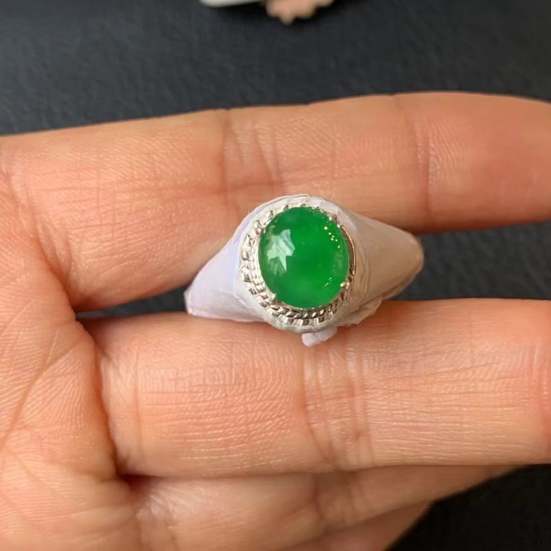 缅甸A货翡翠高冰阳绿界面