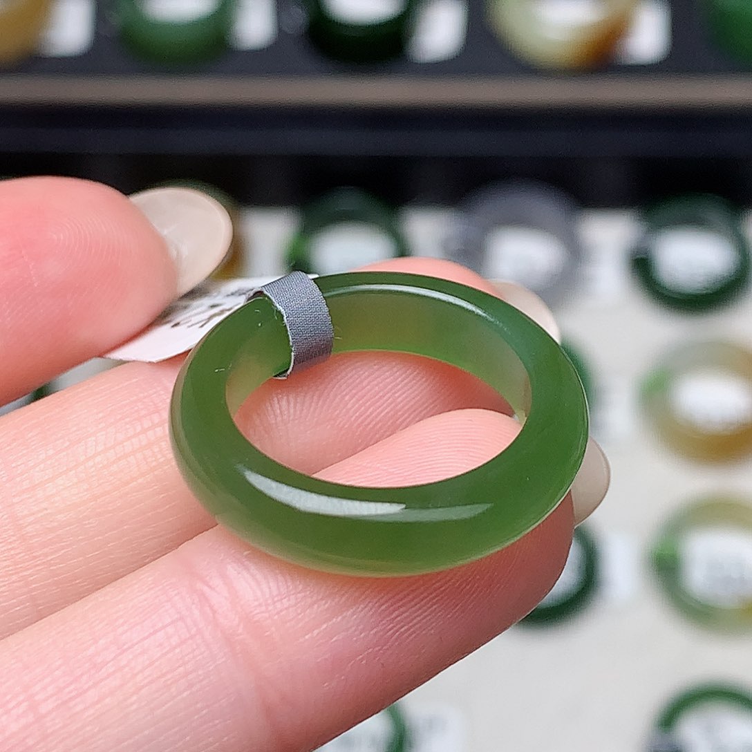 未镶嵌戒指和田玉