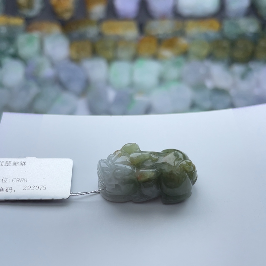 翡翠未镶嵌颈饰管*貔貅