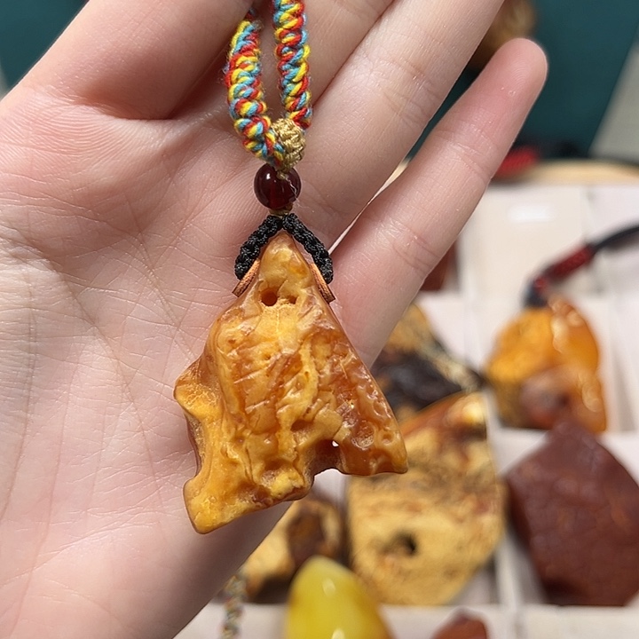 琥珀珠宝奇石未镶嵌