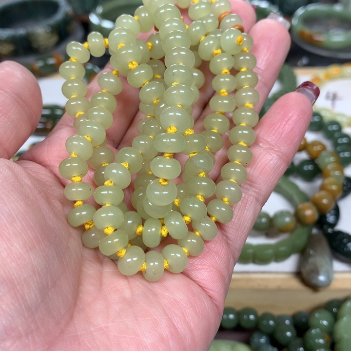 草***原和田玉未镶嵌珠宝奇石