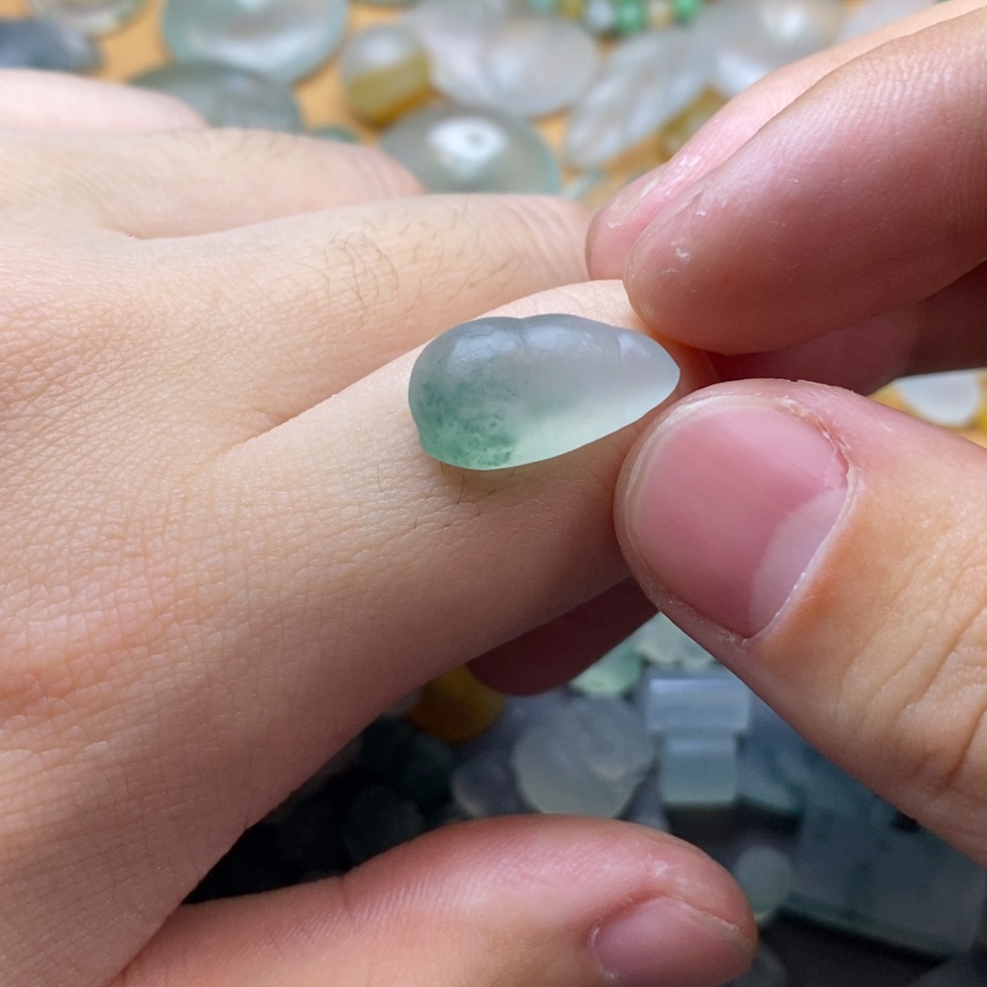 定制翡翠未镶嵌挂件