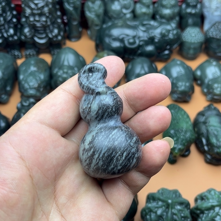 和田玉未镶嵌把件