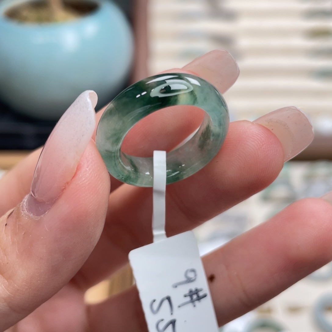 尼***王翡翠未镶嵌戒圈a06港圈9冰绿底冰飘花