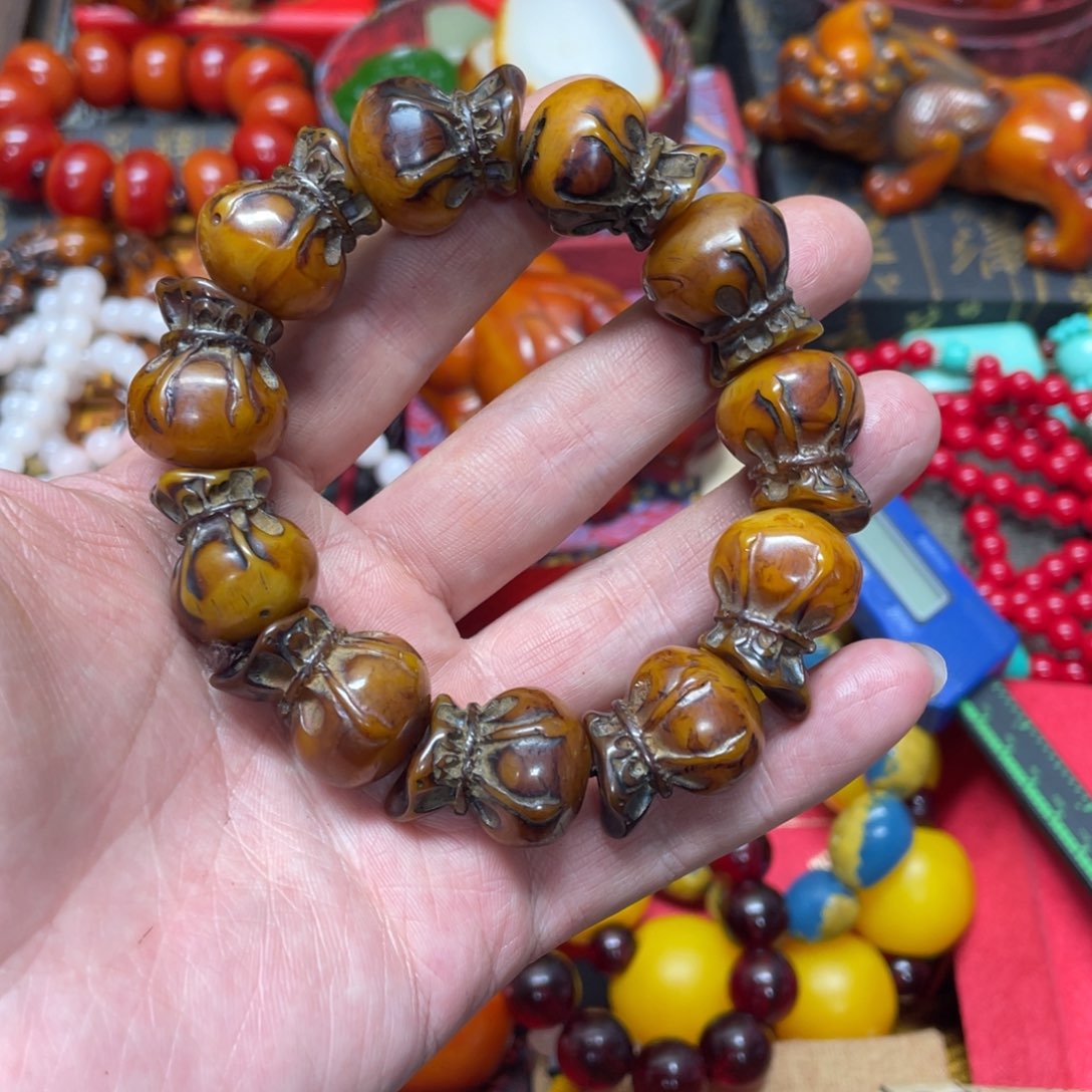 琥珀裸石未镶嵌好物推荐如图所示