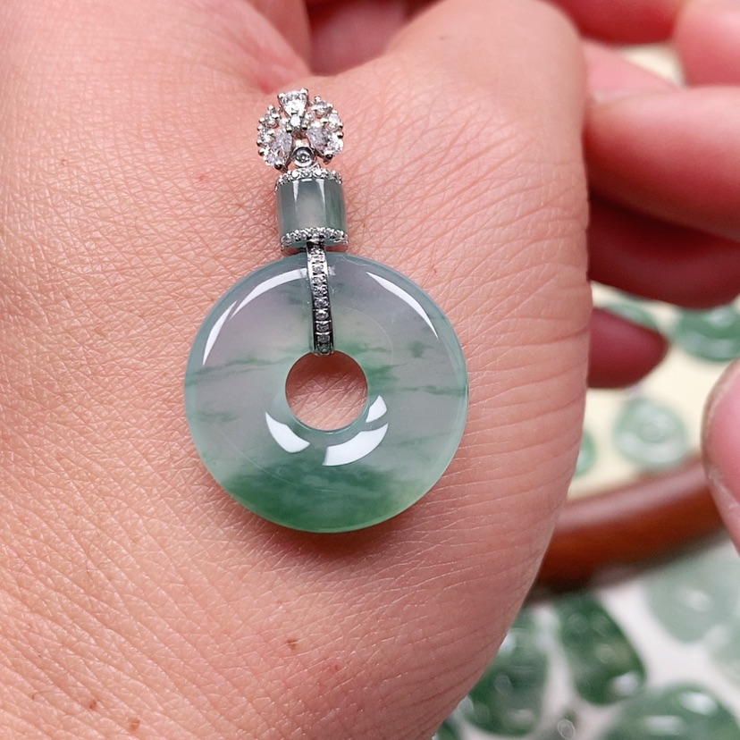 【闪购商品】翡翠吊坠(不含链)18K金镶嵌