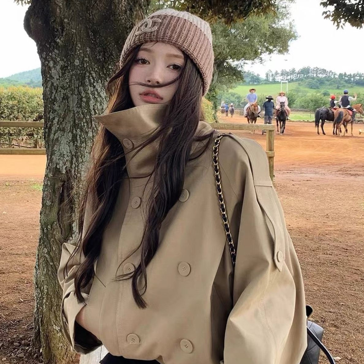 2025早秋初春独特漂亮巨好看立领双排扣卡其色风衣外套短款夹克女