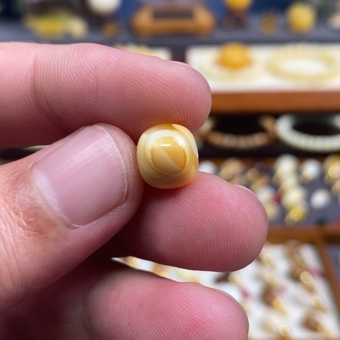 蜜蜡未镶嵌裸石配饰沁色天眼老型珠尺寸10.3