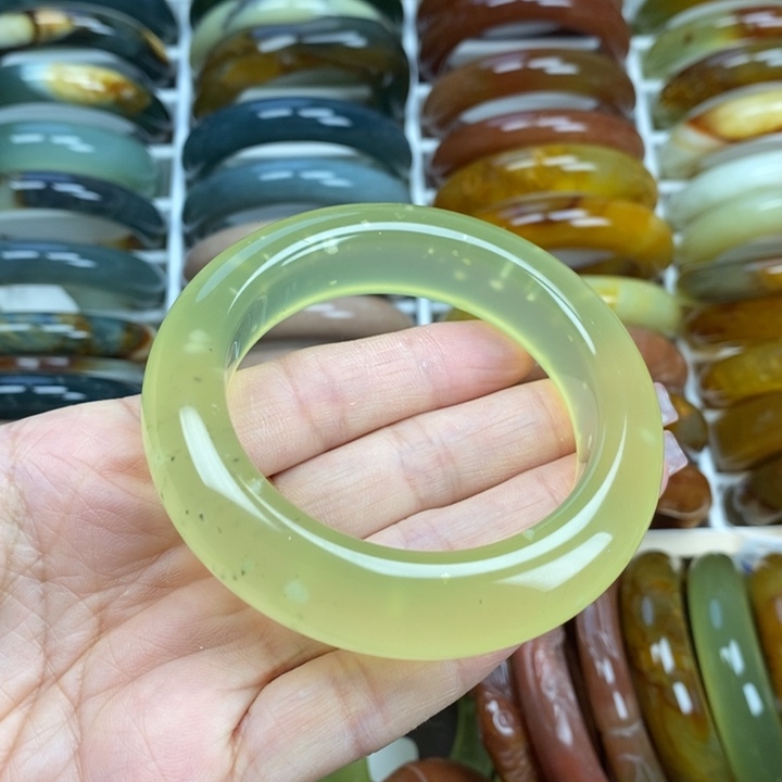 蛇纹石玉手镯未镶嵌56