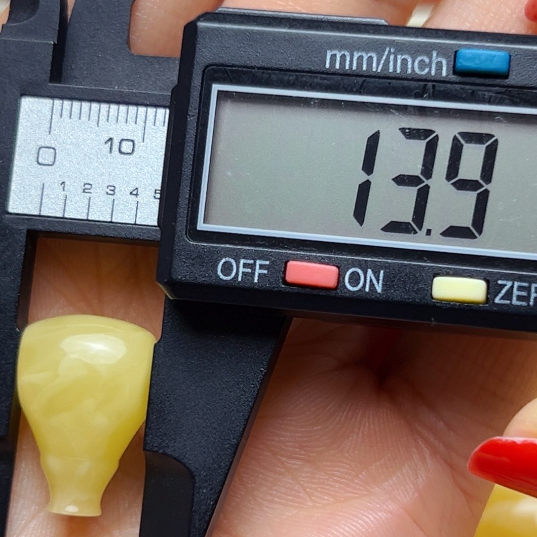 琥珀裸石未镶嵌13.9mm微瑕三通