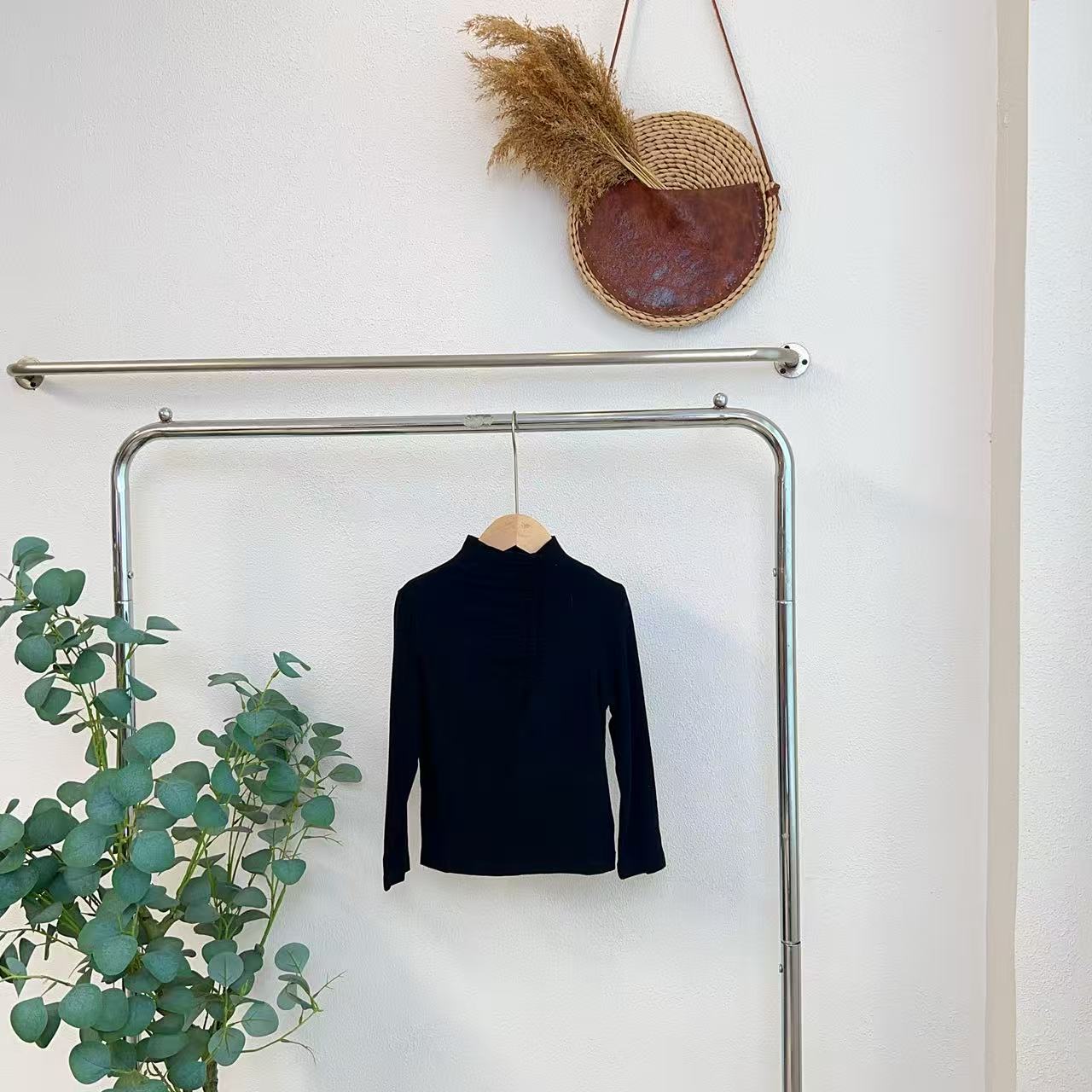 9291贝黑色抽皱花边打底衫