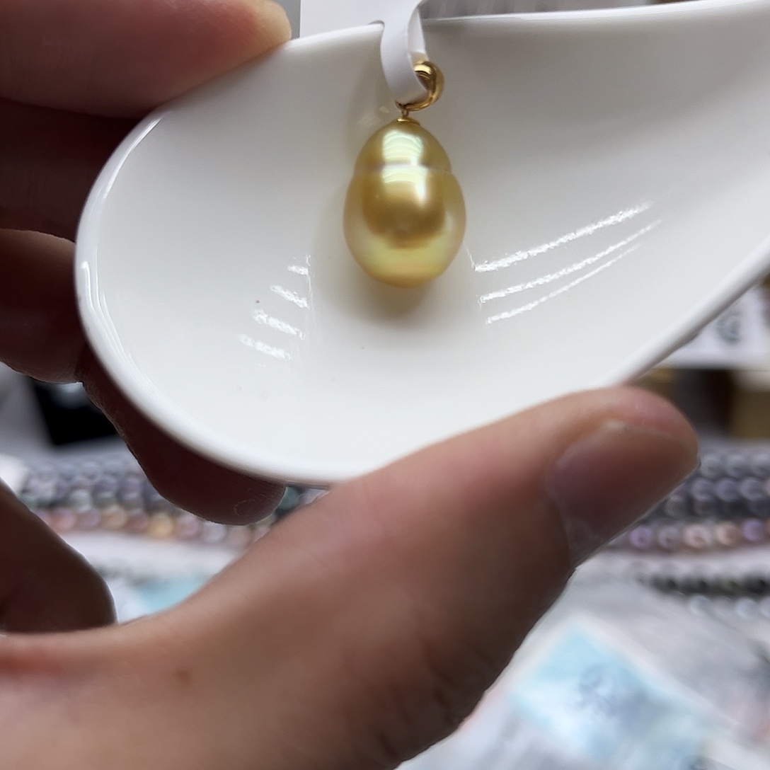 颈饰18K金镶嵌海水珍珠