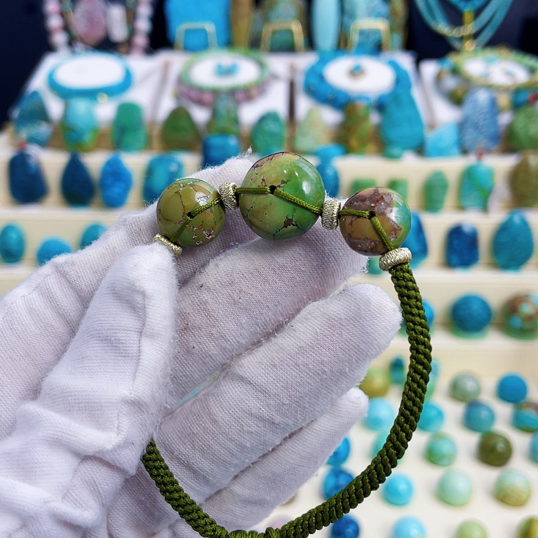 绿松石未镶嵌颈饰