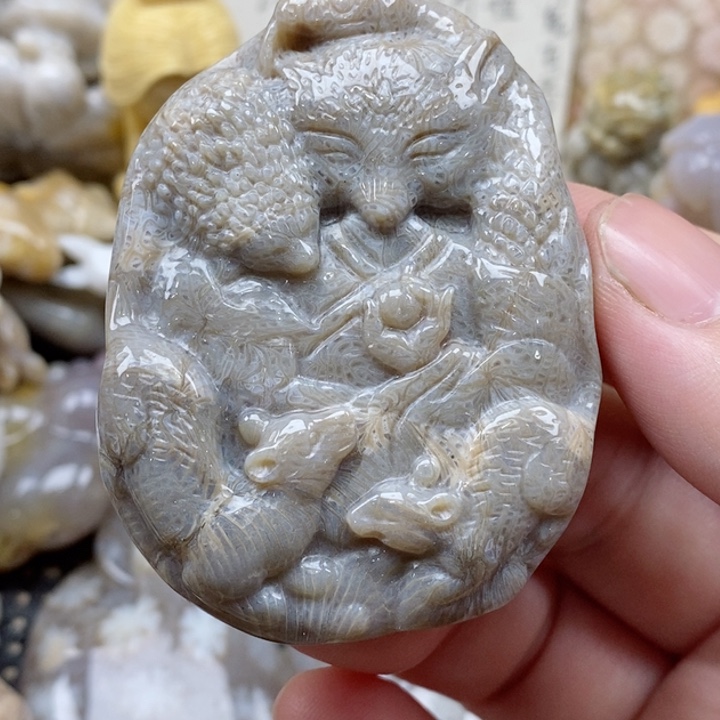 颈饰未镶嵌硅化珊瑚（珊瑚玉）