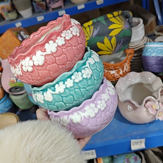 当场拍满15元发货不凑不发，花盆盆口不方不圆有针孔黑点是正常的，