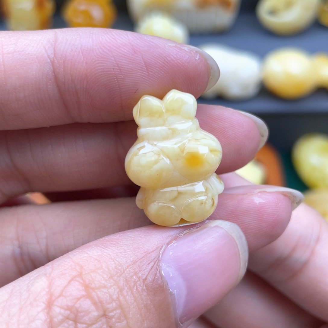 琥珀裸石未镶嵌蜜蜡