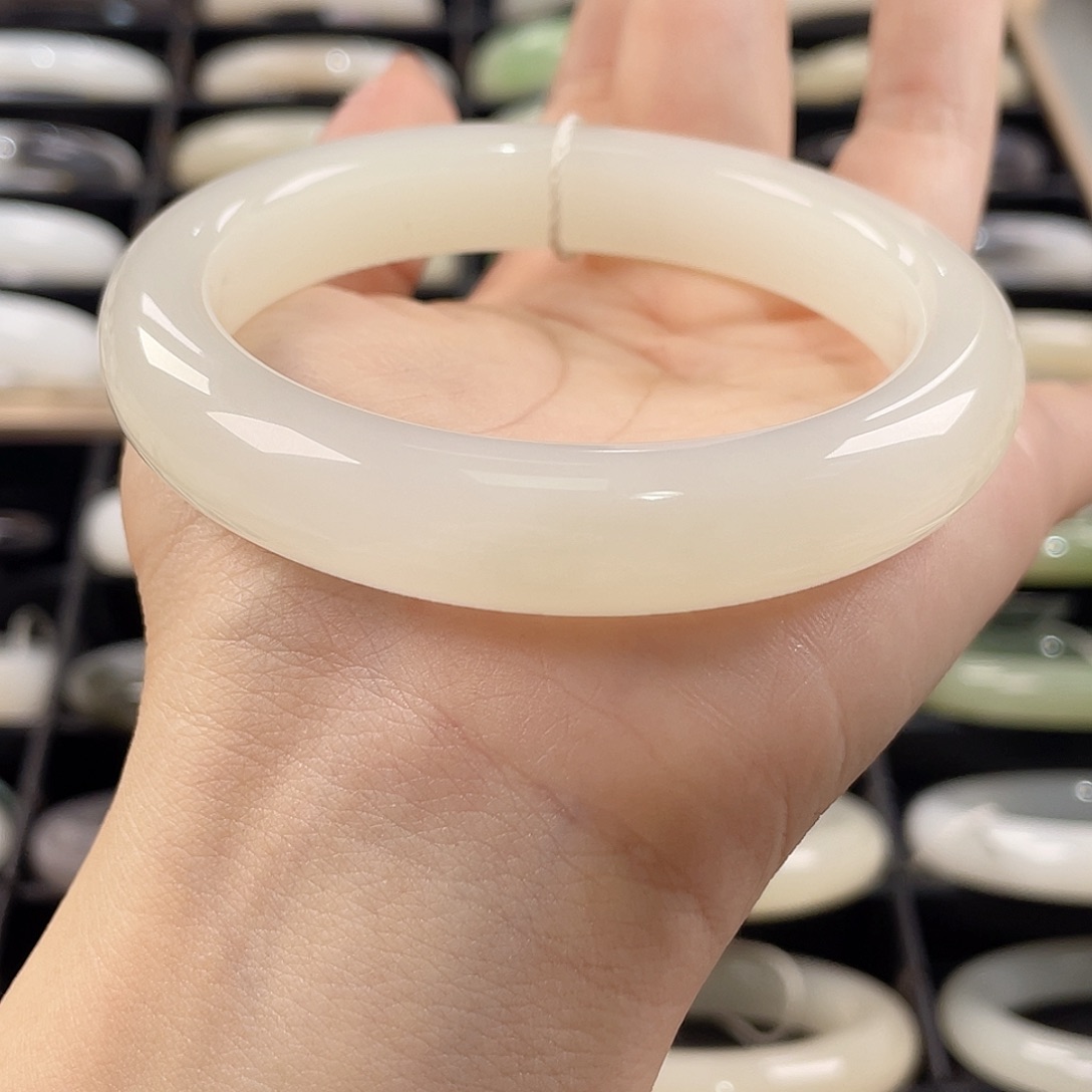 和田玉未镶嵌手镯